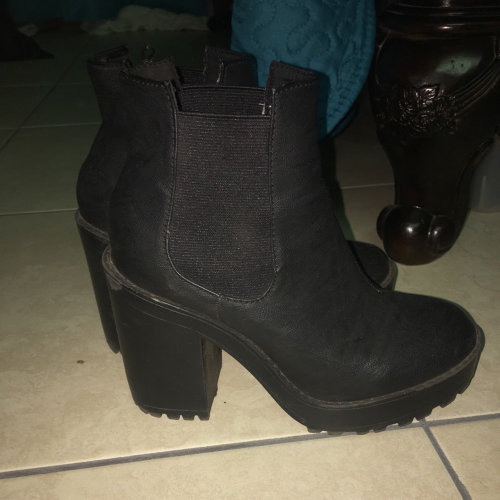 Heeled boots